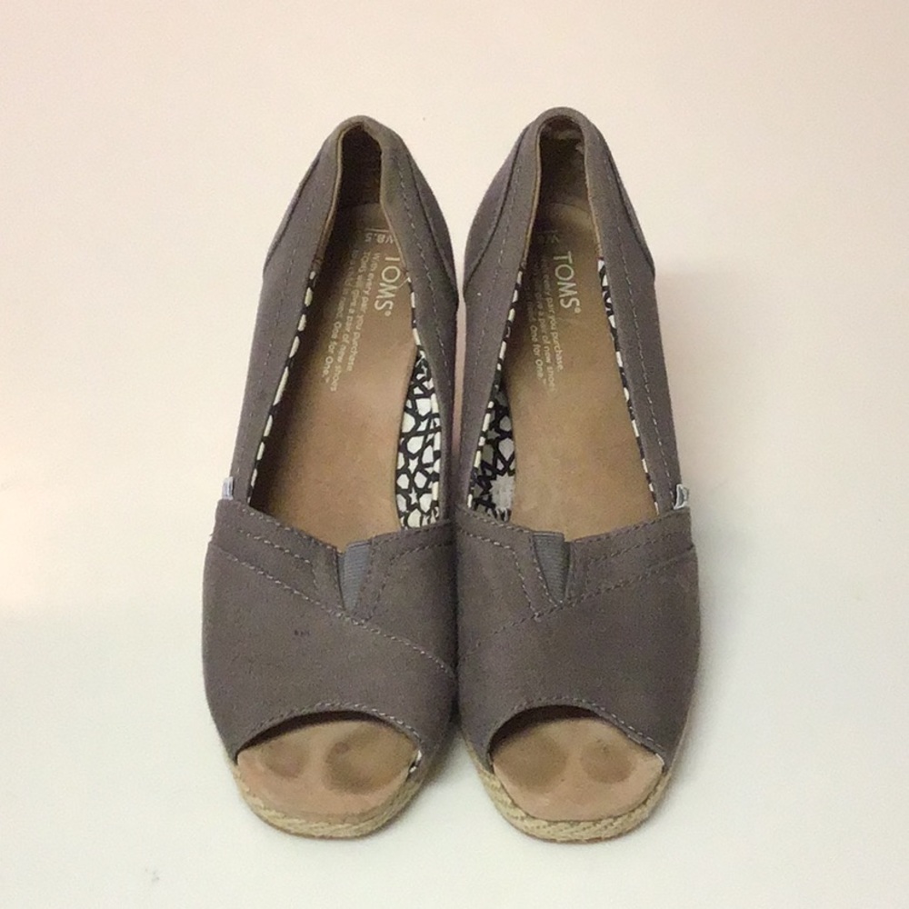Gray Toms wedges size 8.5